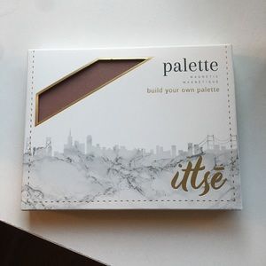 Magnetic eyeshadow pallet